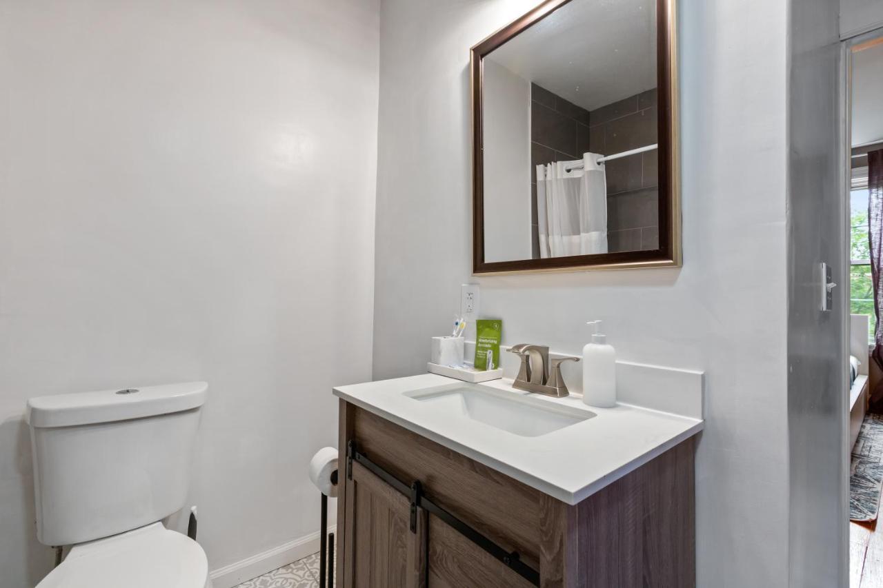Pristine Townhouse With Rooftop Deck Near Canton! Baltimore Kültér fotó