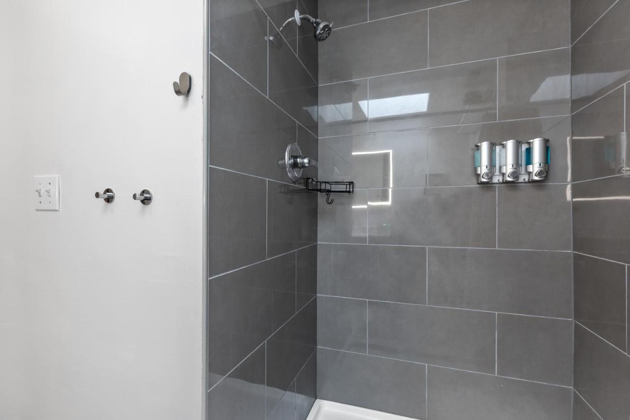 Pristine Townhouse With Rooftop Deck Near Canton! Baltimore Kültér fotó